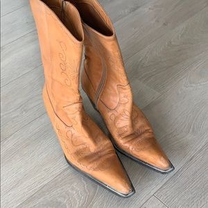 Colin Stuart heeled boots